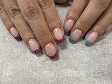 マノレア(Manolea)/アシンメトリーラメフレンチ