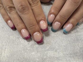 マノレア(Manolea)/アシンメトリーラメフレンチ