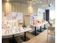 テラス(terrace)の雰囲気（店内も広々♪物販も充実しております）