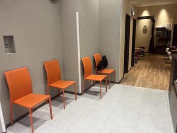 カラダファクトリー エミテラス所沢店/エミテラス所沢店の待合です♪