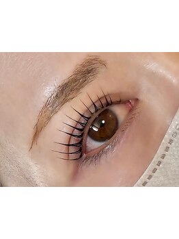 ナチュラル上品な目元にしたい