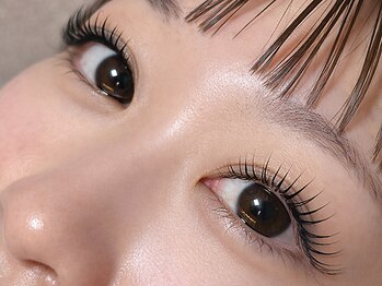 モルレーヴ(MOLREVE)/ツヤ束感でぱっちり垢抜け目元