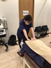 くまのみ整骨院 武蔵浦和院/肩の筋肉をほぐします！