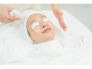 エクラルム(Eclaleum)/PHA水光ピーリング施術風景[3]