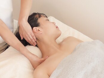 オヒサマ(Ohisama)/首肩からデコルテはオイルで◎