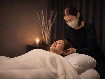 オネム(ONEMU)の写真/頭や首肩のコリに効果的なツボを刺激して血流&代謝UP★頭痛や眼精疲労にも効果◎お得なクーポン多数ご用意!