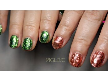 ネイルアンドアイラッシュアンドアロマ ピグレット(PIGLET)の写真/【サンプルデザイン多数取り揃え★】お気に入りのデザインで、指先からキレイとワクワクをゲットしよう♪