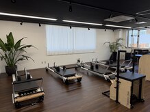 グッドデイズピラティス(Gooddays pilates)の雰囲気（リフォーマーに加え、チェア、バレル、キャデラックまで完備◎）