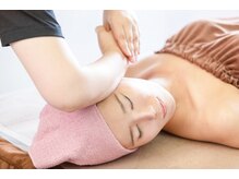 凛コルギ/小顔コルギ（軽い圧で骨を刺激）