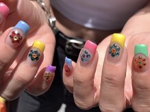 リッシュ(RICHE)/カラフルフラワーフレンチネイル