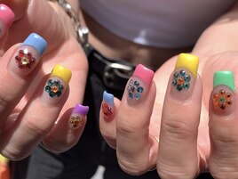 カラフルフラワーフレンチネイル
