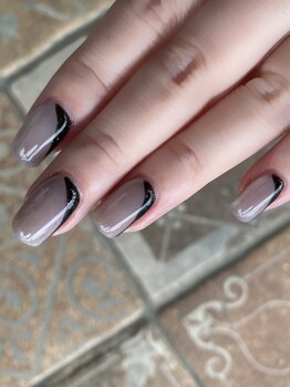 サフィールネイルサフィールネイル(Saphir nail)/斜めフレンチ