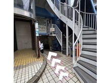 シーンスタジオ 市川店(SSIN STUDIO)の雰囲気(少し降っていただくと階段の先にエレベーターございます(4階))