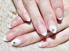 【ハンド】白×花フレンチ