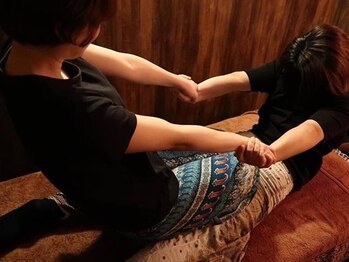 アジアンリラクゼーション ヴィラ 福岡東店(asian relaxation villa)/タイ古式　施術シーン