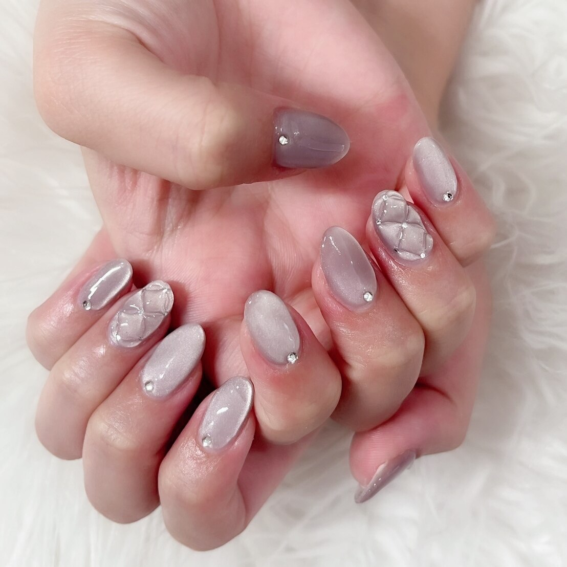 2026年冬トレンド】ホワイト ワンカラー ハンドのネイルデザイン集