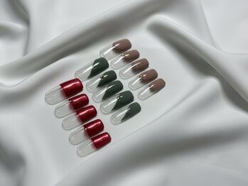 ネイルサロン アンフィニの写真/《高技術×ハイセンス/初回オフ無料☆》800色以上のカラーバリエーション! スタッズ・ストーンも豊富♪