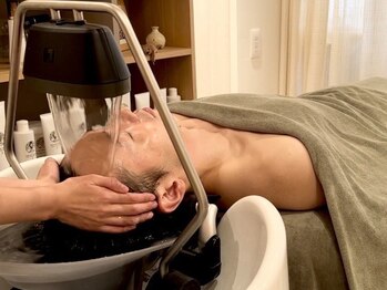 アレセ 表参道の写真/【30代以降のメンズに人気!】高濃度幹細胞で頭皮環境を整え、匂いの原因を根本から改善！