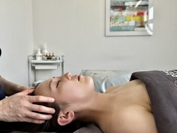 薬手名家 福岡天神店/小顔矯正コルギの様子です♪