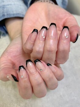 黒フレンチネイル