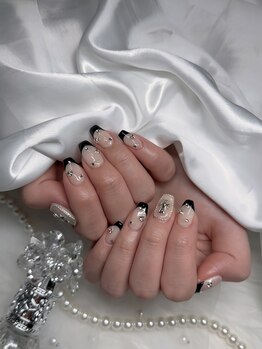 黒フレンチネイル