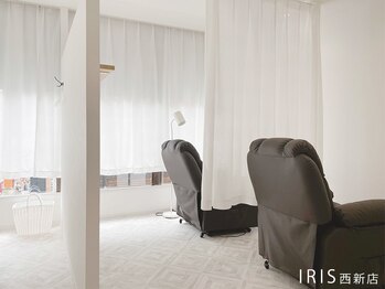 アイリス 西新店(IRIS)の写真/【西新駅から徒歩2分】まつパ¥2800/パリジェンヌ¥4000/マツエク¥5000♪駅近で通いやすい◎