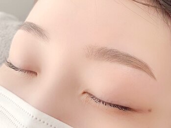 オッフェン アイブロウ アイラッシュ ネイル(offen)の写真/＼上品さ漂う大人美眉へ／可愛すぎない形で洗練された印象へ♪髪色に馴染む"眉カラー"も大人気！
