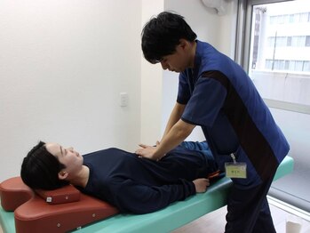 五反田駅前鍼灸整体院/腹部の状態を確認