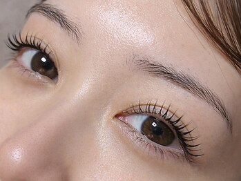 モルレーヴ(MOLREVE)/ナチュラル束感で垢抜け目元へ