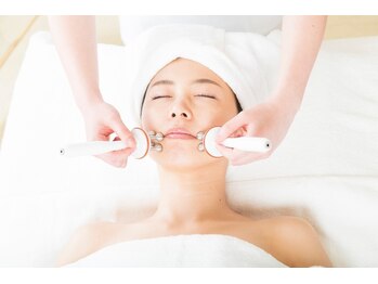 ブランシェ 金沢店 × 椿/ファシア（しわたるみケア）