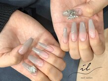 イル 神戸店/グレー×ビジューネイル