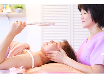 小顔アンド頭蓋骨調整専門 ゆるみ施術院/頭首から引き上がる頭蓋骨小顔◎