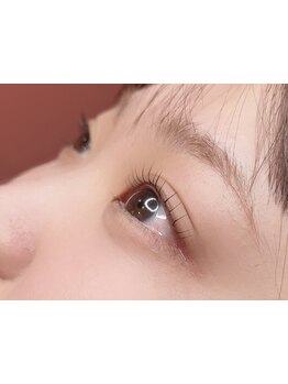 ナチュラル上品な目元にしたい