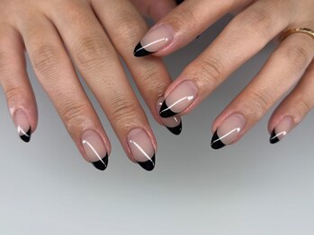 シウ(Siu)/71 黒フレンチネイル