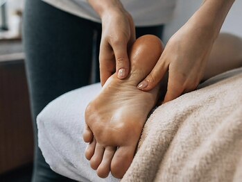 笑み屋の写真/浮腫みをガッチリ解消!組み合わせ自由の30分~全身カスタムケア!強もみ調整OKの熟練の施術をご提供します