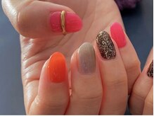 ニジイロネイルの雰囲気(【ポップ&エッジィなミックスデザイン.】)