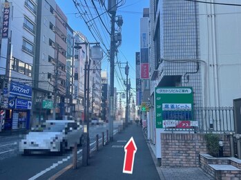 ヌアラ(Nuala)/この道をしばらく直進します