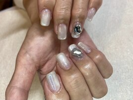 新色ワンカラーにビジューパーツ