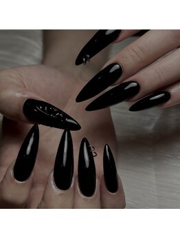 ロングネイルブラックピアス