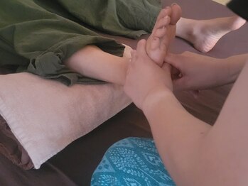 セン 六条温泉喜多の湯店(SEN)/タイ部屋で受ける足つぼ