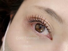 エクステとパーマの同時施術で若々しいお目元に◎