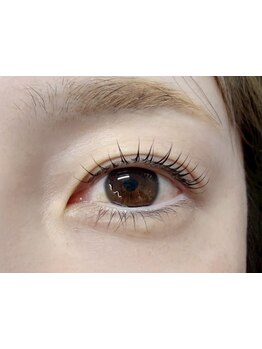 ナチュラル上品な目元にしたい