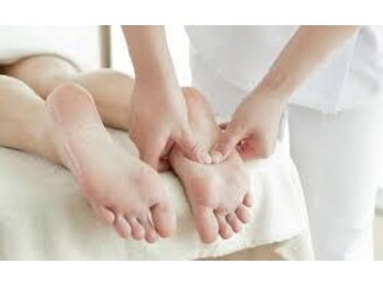 凛コルギ/足裏のツボ押しで代謝アップ効果