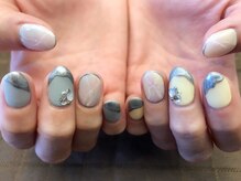 プラハネイル(+HER 美甲)/大理石×メタリック