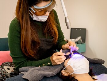 ラッシュモア(LASHMORE)の写真/【施術歴15年以上↑】ご来店頂いたお客様にご満足頂けるよう丁寧なヒアリングを心掛けております♪