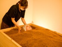 風土の雰囲気（空気を含んだ軽やかなヒノキ酵素風呂でじっくり発汗。）