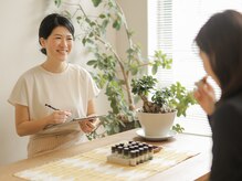 五善アロマの雰囲気（お客様のその日の体調や気分に合わせて精油をブレンドします。）
