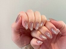奥行き感◎ラメとは違った輝き【マグネットネイル】