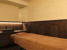 エステティック レイビス 新宿店(RAYVIS)の雰囲気(完全個室の清潔感あふれる空間で、リラックスしてケアできます♪)