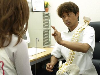 大阪梅田ピュアプロポーション 整体 カイロプラクティック院/熱心に解説してくれる先生